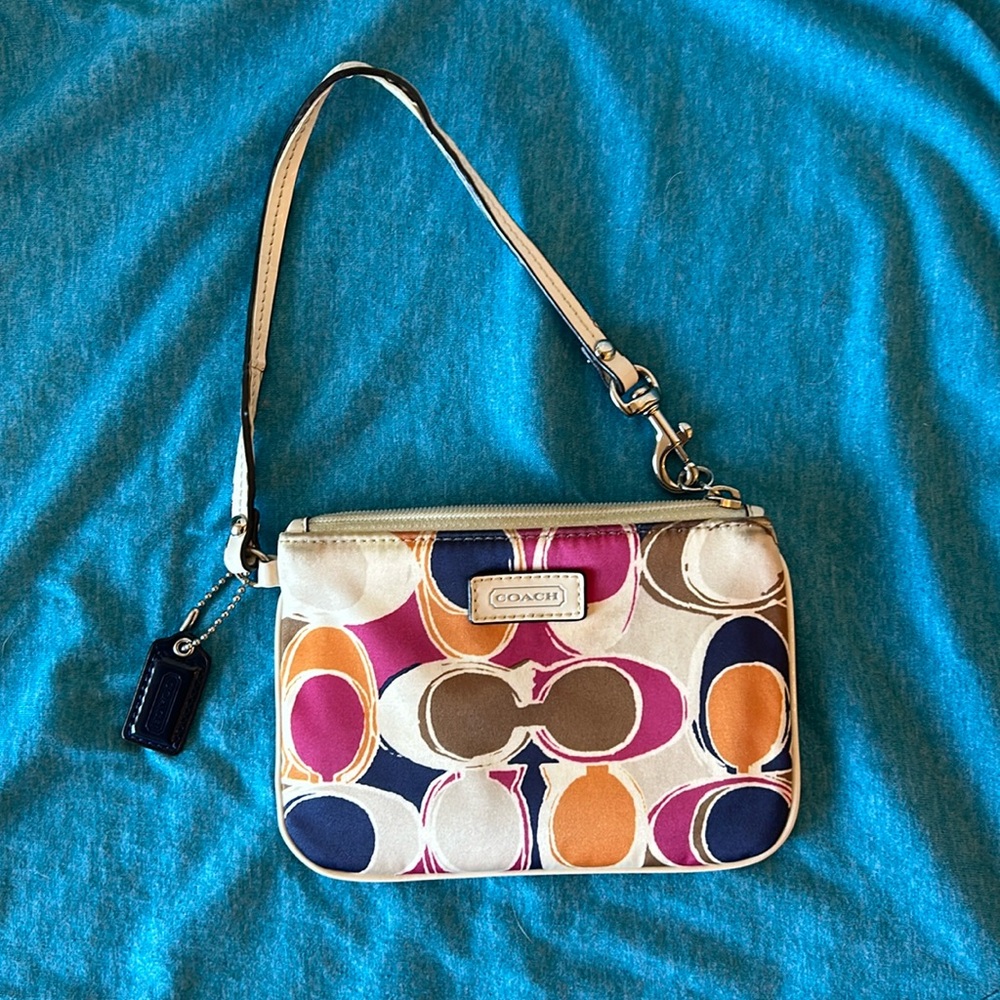 Coach Outlet Corner Zip Wristlet
